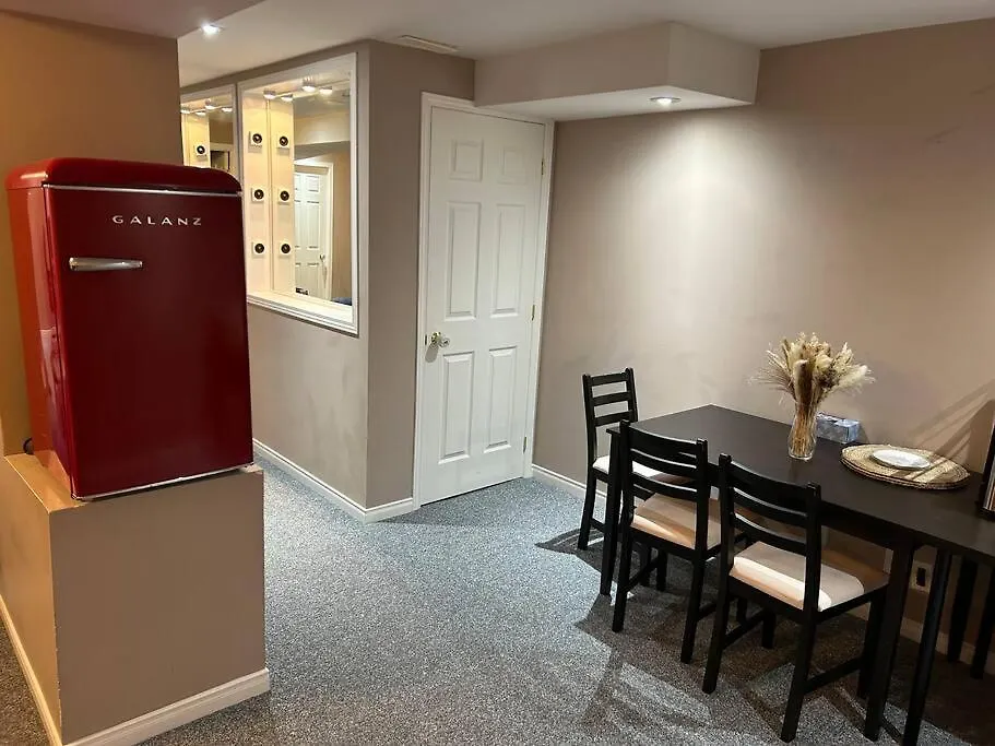 Spacious & Comfortable 1Br Unit, Peaceful Setting オタワ アパート
